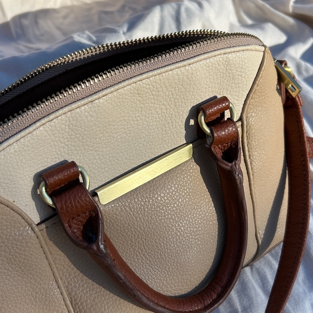 Cream Leather Crossbody Bag with Gold Hardware - Picture 2 of 4